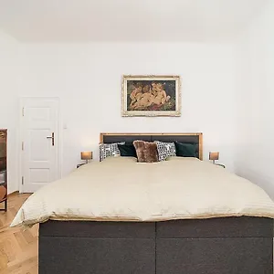 Newly Renovated 1-bed At Charles Bridge Repubblica Ceca