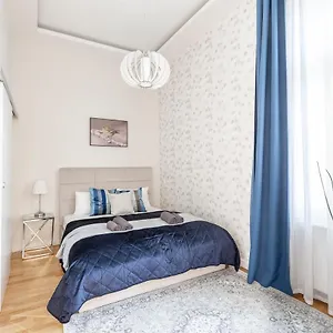 Luxury Quentin 3 Bedrm, 2 Bathrm Ungheria